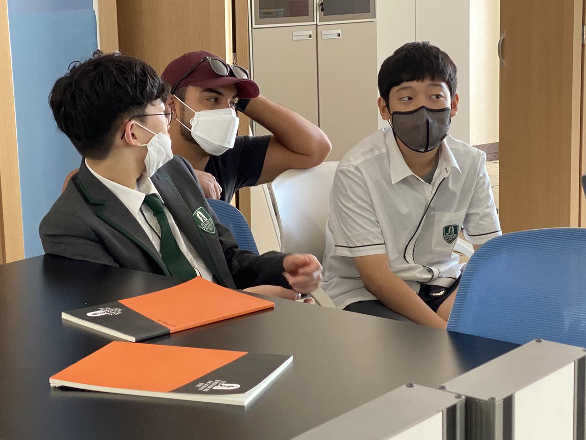 JeannieSung's tweet image. When you learn something new, make it stick by communicating your understanding to your peers. Listen to peer feedback and restate/paraphrase what you hear to make it stick even more! #LearningIsAProcess #SJA_Jeju