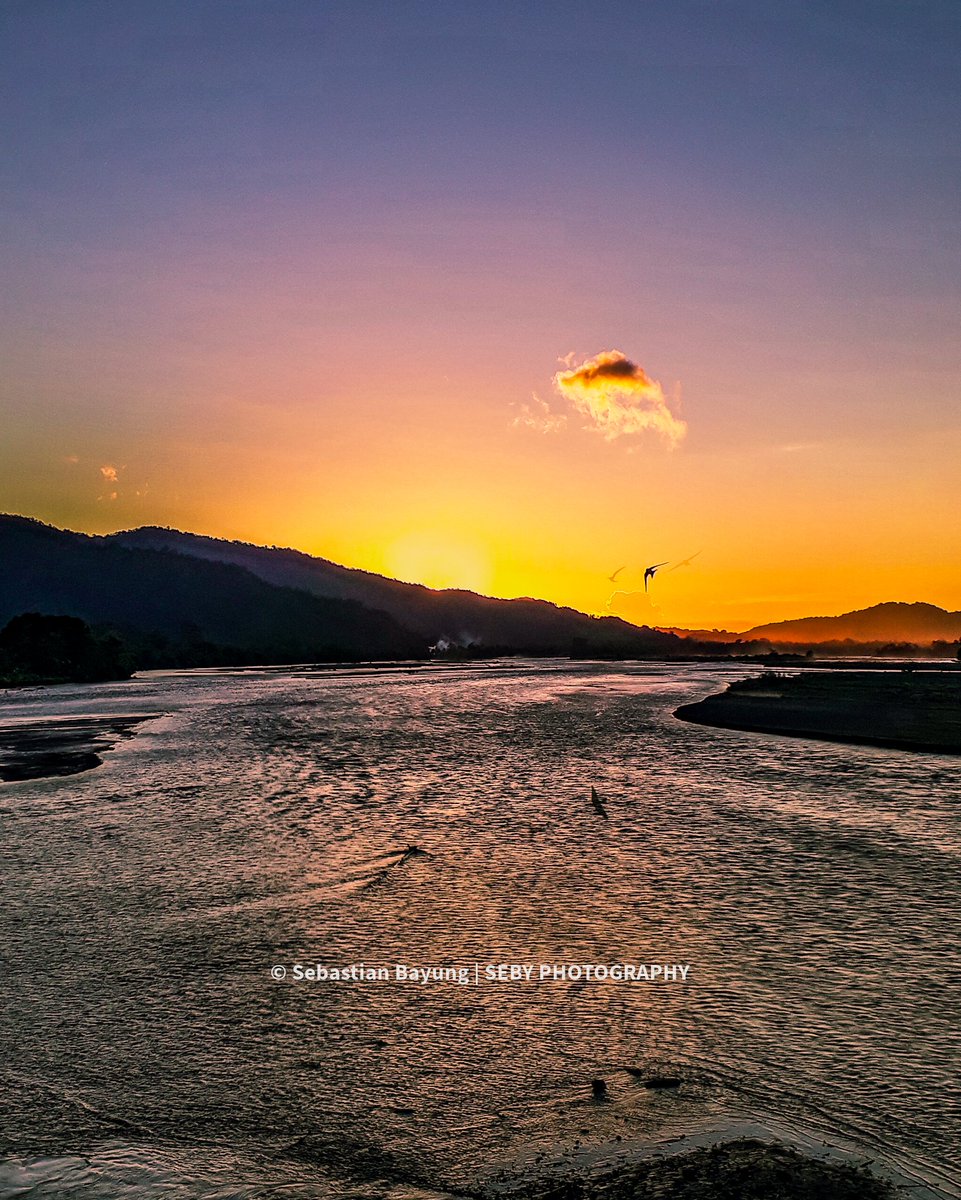 sebastianbayung's tweet photo. 𝐉𝐮𝐬𝐭 𝐰𝐡𝐞𝐧 𝐲𝐨𝐮 𝐭𝐡𝐢𝐧𝐤 𝐲𝐨𝐮'𝐯𝐞 𝐬𝐞𝐞𝐧 𝐢𝐭 𝐚𝐥𝐥.
📍: 𝑴𝒂𝒓𝒌𝒉𝒂𝒎 𝑹𝒊𝒗𝒆𝒓, 𝑴𝒐𝒓𝒐𝒃𝒆 𝑷𝒓𝒐𝒗𝒊𝒏𝒄𝒆.
#sunset #scenery #markhamriver #morobe #Morobeprovince #beautifulPNG #AmazingPNG #sebyphotography https://t.co/0pcnJv34fq