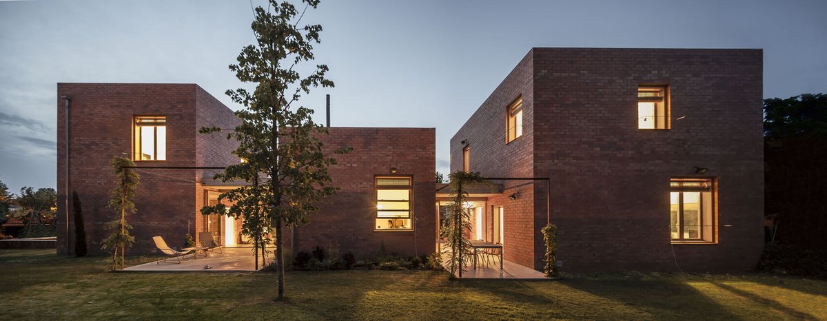 efemarq's tweet photo. #Taldiacomavui de 1972 va néixer l'arquitecte català Xavier #Ros, membre de l'estudi #H Arquitectes. Fundat l'any 2000, l'estudi ha sigut un dels més destacats del nou pragmatisme català, evocatiu del realisme dels anys 1960s, amb obres com la #Casa 1101 (2012-13), a Sant Cugat. https://t.co/9AHpb3hp3X
