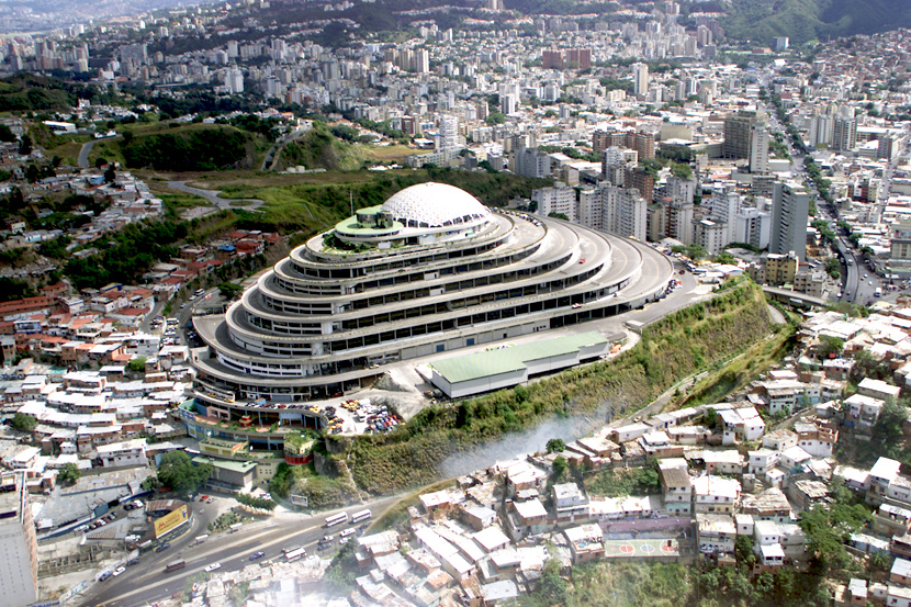 An interesting effort from the AI to render El Helicoide, which was designed in the '50s as a luxury shopping mall. Today it holds political prisoners and SEBIN offices  #Venezuela  #Caracas