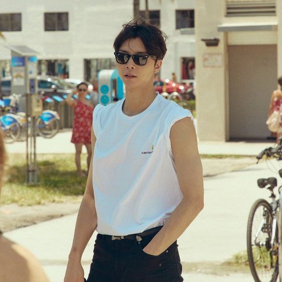 Johnny's arms, fuck it, lets go!(A thread)