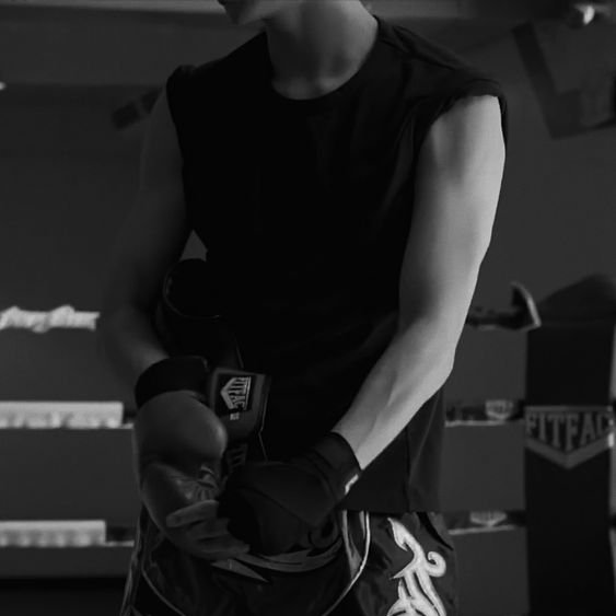 Johnny's arms, fuck it, lets go!(A thread)