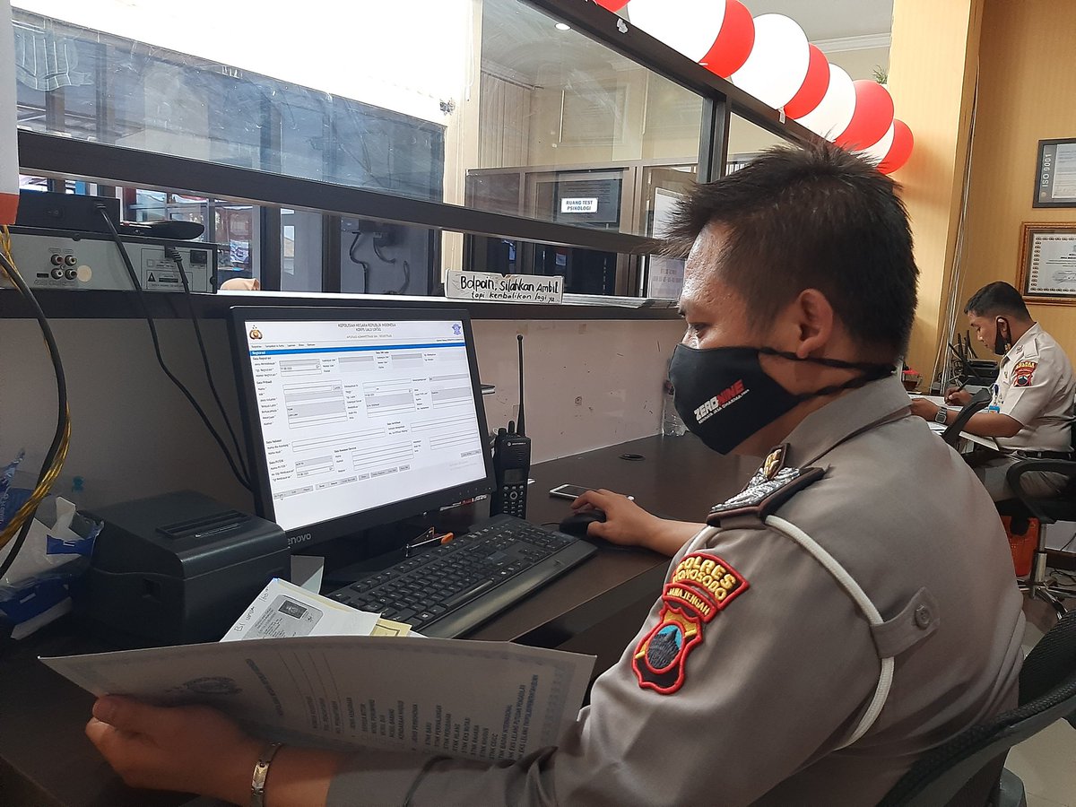 InfolantasW's tweet photo. #adaptasikebiasaanbaru
#pakaimaskertertibdijalan 
#satlantaspolreswonosobo 
#satlantaswsbpeduli
#sketsapolisi 
#wonosobomaer
#polantas https://t.co/A6PyzCumue