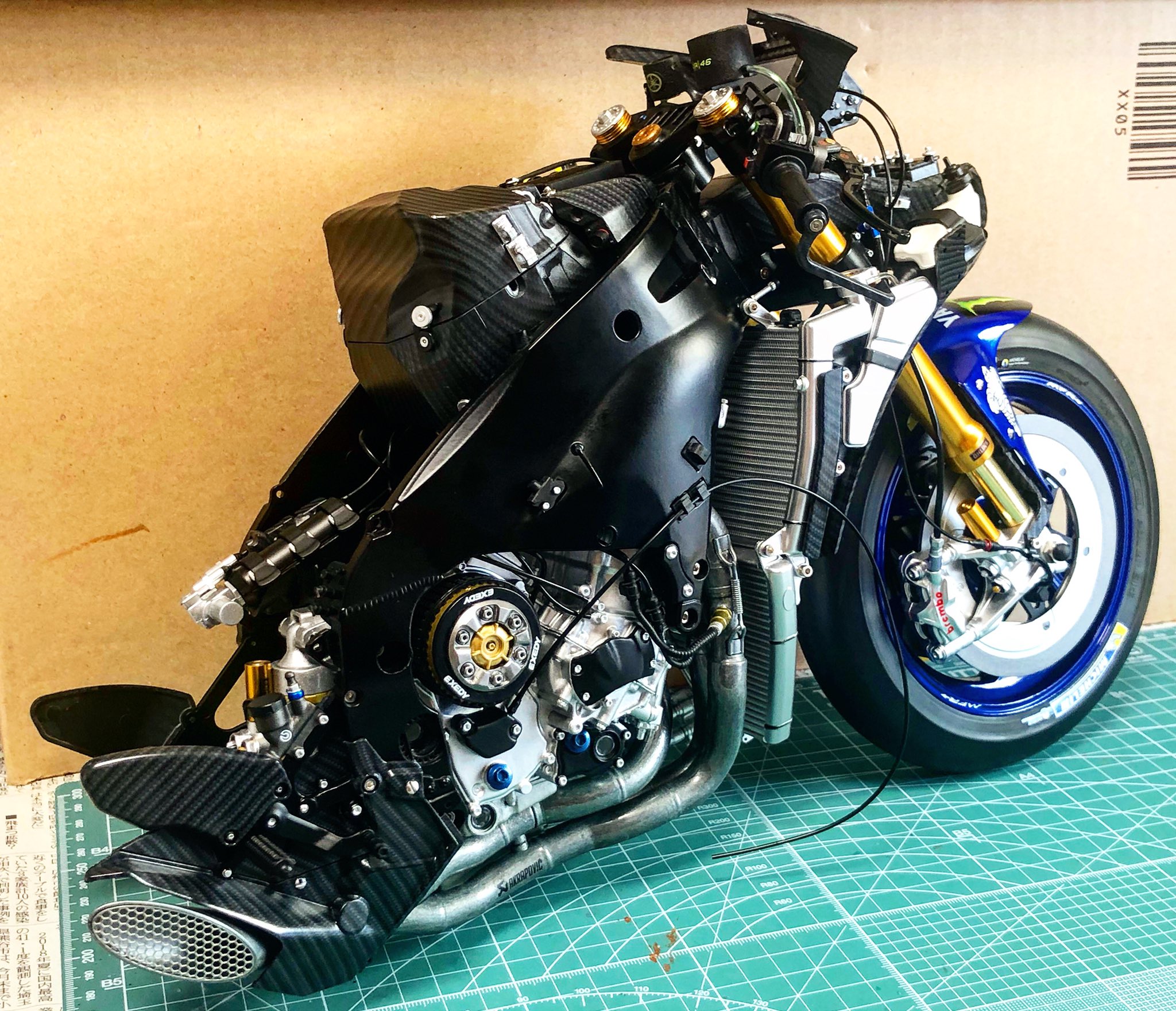 ディアゴスティーニ YAMAHA YZR-M1 バレンティーノ・ロッシ 1/4