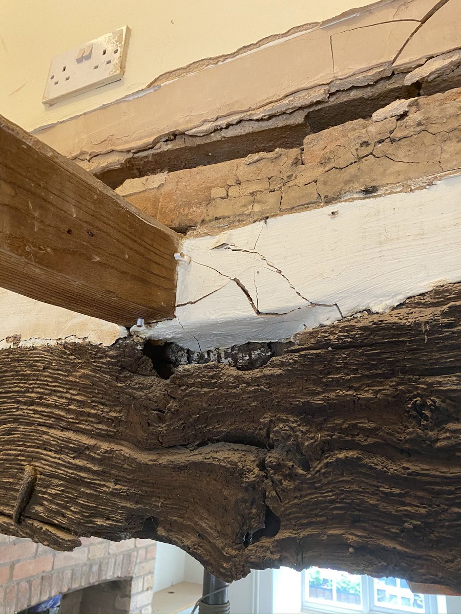 PBConstruction5's tweet photo. 👀 A sneak peak at a renovation in progress that strengthens the structure of the property whilst allowing alterations to client’s specifications 👀. #oakbeams #leicestershirebuilder https://t.co/KX2hOUA6zJ