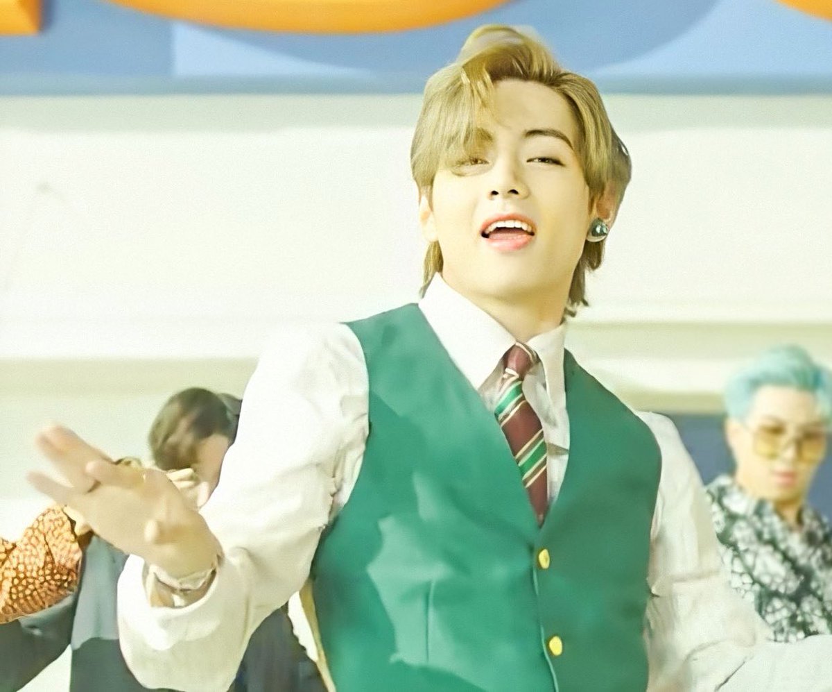 昨夜はDYNAMITEのMVで 興奮しまくりリピの嵐(ﾟДﾟ)ﾉ あ～早くフルで見