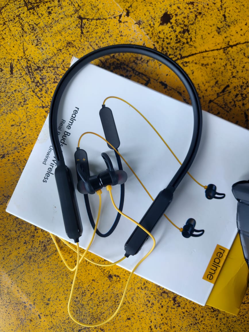 SaikumarHitman's tweet photo. I brought a realme buds wireless bluetooth headset on Flipkart it's fake product was given its realmebuds 2  @realmemobiles @realmecareIN 
@Flipkart @MadhavSheth1 https://t.co/dF1GkyYps1