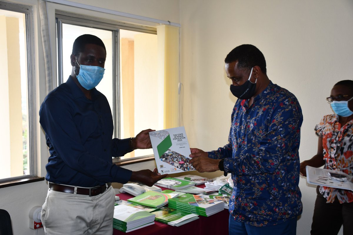 NCPD_Kenya's tweet photo. 3/ The DG also met the Mr. Levis Onsase, the TCI Manager in Mombasa and Kilifi Counties @Jhpiego @DrAbeySheikh @BeatriceOkundi @PRB_Kenya @stevesdams @GitongaEsquire https://t.co/E8jAI41KvN
