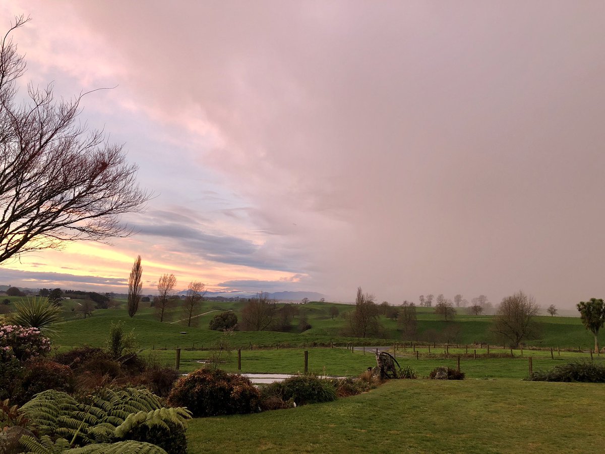 Putaruru Farmer (@marilyn_baldwin) on Twitter photo Fascinating view of a weather band heading from Sth Waikato towards the kaimai’s over to BOP <a href="/WeatherWatchNZ/">WeatherWatch.co.nz</a> Fascinating view of a weather band heading from Sth Waikato towards the kaimai’s over to BOP <a href="/WeatherWatchNZ/">WeatherWatch.co.nz</a>