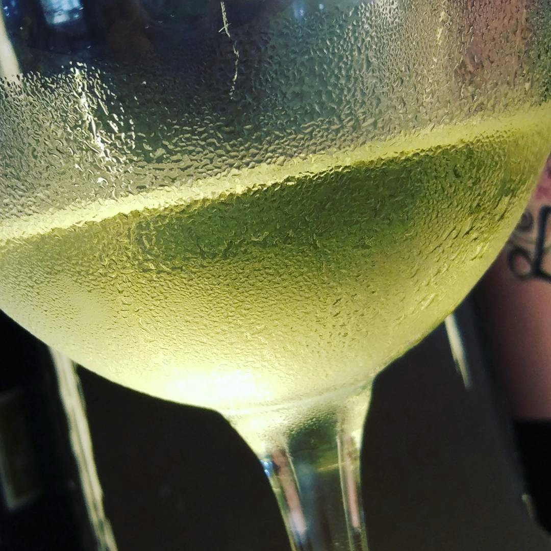 Blancos de #Rioja ¡¡no te los pierdas!! 
 😍😘

#taberna #LaLaurel #Logroño #temerecesunrioja #tienescasaenlogroño #callelaurel #tapas #FelizMiércoles