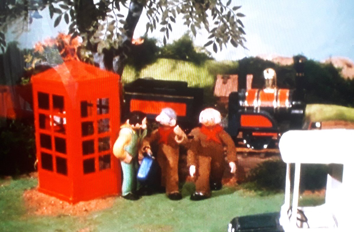 Just before the grand finale, here's a couple of Chigley bits that didn't realiy fit elsewhere - Mr Clutterbuck The Builder's makeshift office, a very low municipal maintenance shed, a suspiciously Tardis-like phone box and - never seen in Trumpton - Windy Miller's cider press.