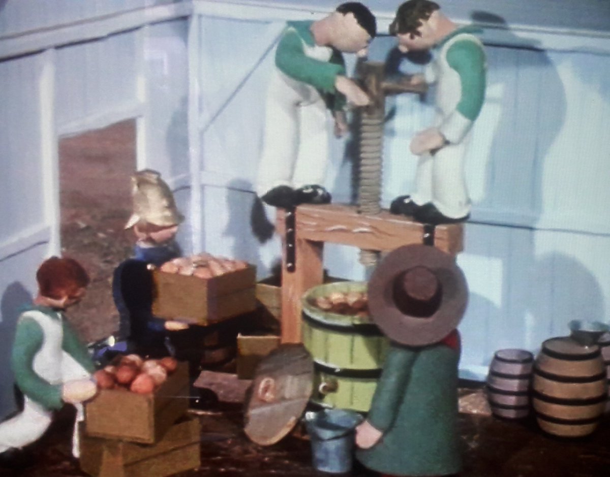 Just before the grand finale, here's a couple of Chigley bits that didn't realiy fit elsewhere - Mr Clutterbuck The Builder's makeshift office, a very low municipal maintenance shed, a suspiciously Tardis-like phone box and - never seen in Trumpton - Windy Miller's cider press.