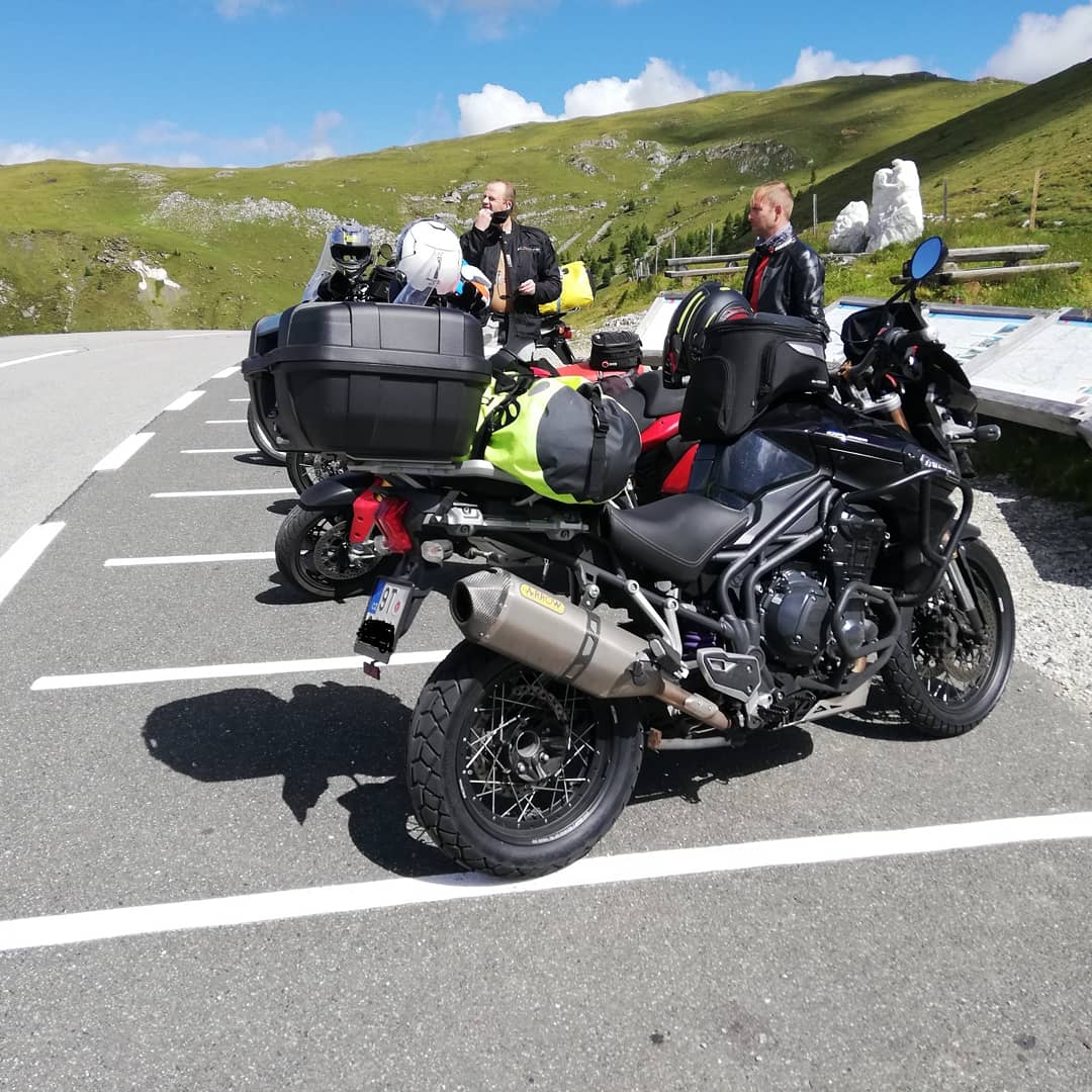 falseNeutrall's tweet photo. Nockalmstraße 🤟
#triumph #motorcycle #Explorer1200
#travel #alpenroad https://t.co/dV5LX5ySvf