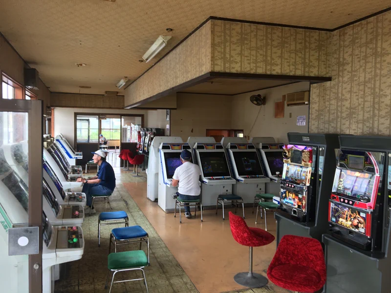 石川県能登地方にある秘境ゲーセン！懐かしの自販機飲食とゲームが楽しめる！