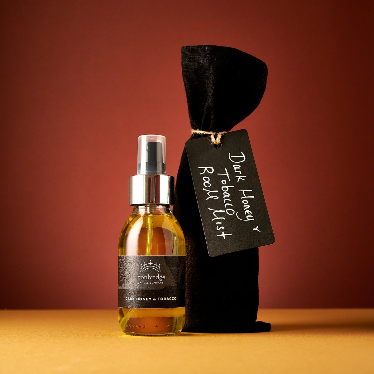 Ironbrgcandles's tweet photo. Dark Honey and Tobacco Room Mist now available. How fab is that? #ironbridgecandlecompany #ironbridgegorge #ironbridge #shropshire #darkhoneyandtobacco #masculinescent #masculinefragrance #masculinecandles #roommist
Photography 📷 by @theartisansstoryteller https://t.co/jfC9uL6VUg