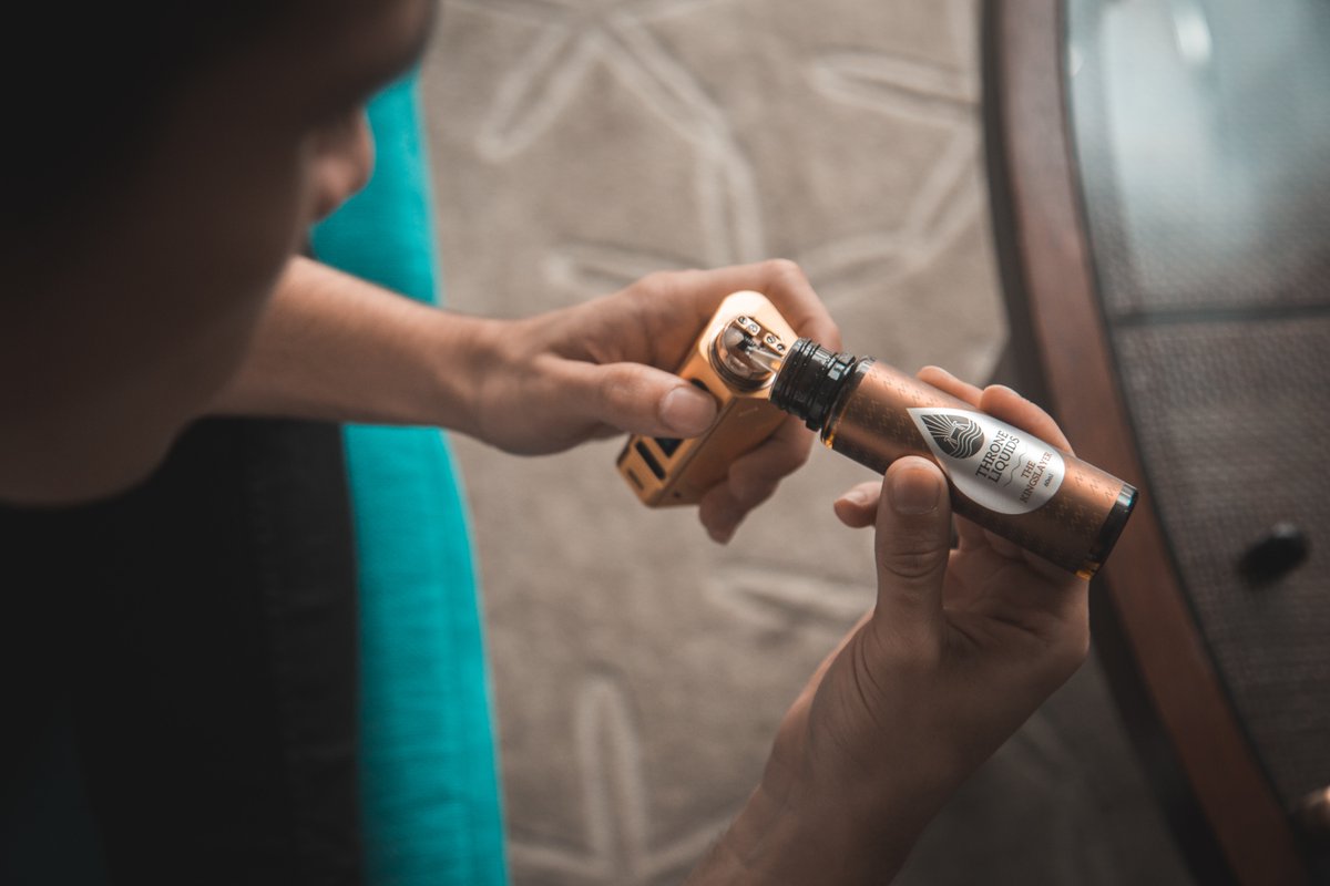 UKECIGSTORE's tweet photo. Ever wondered what PG and VG in E-liquid is? Learn about it here: https://t.co/kBci1EM7mI
#fact #factsnotfiction #eliquid #vapingsavinglives #ecigarette #MHRA #PHE #vapefacts #maketheswitch #vapingfacts #knowthetruth #ukecigstore #vapeinfo #pgvg https://t.co/pkKFXaYIc8