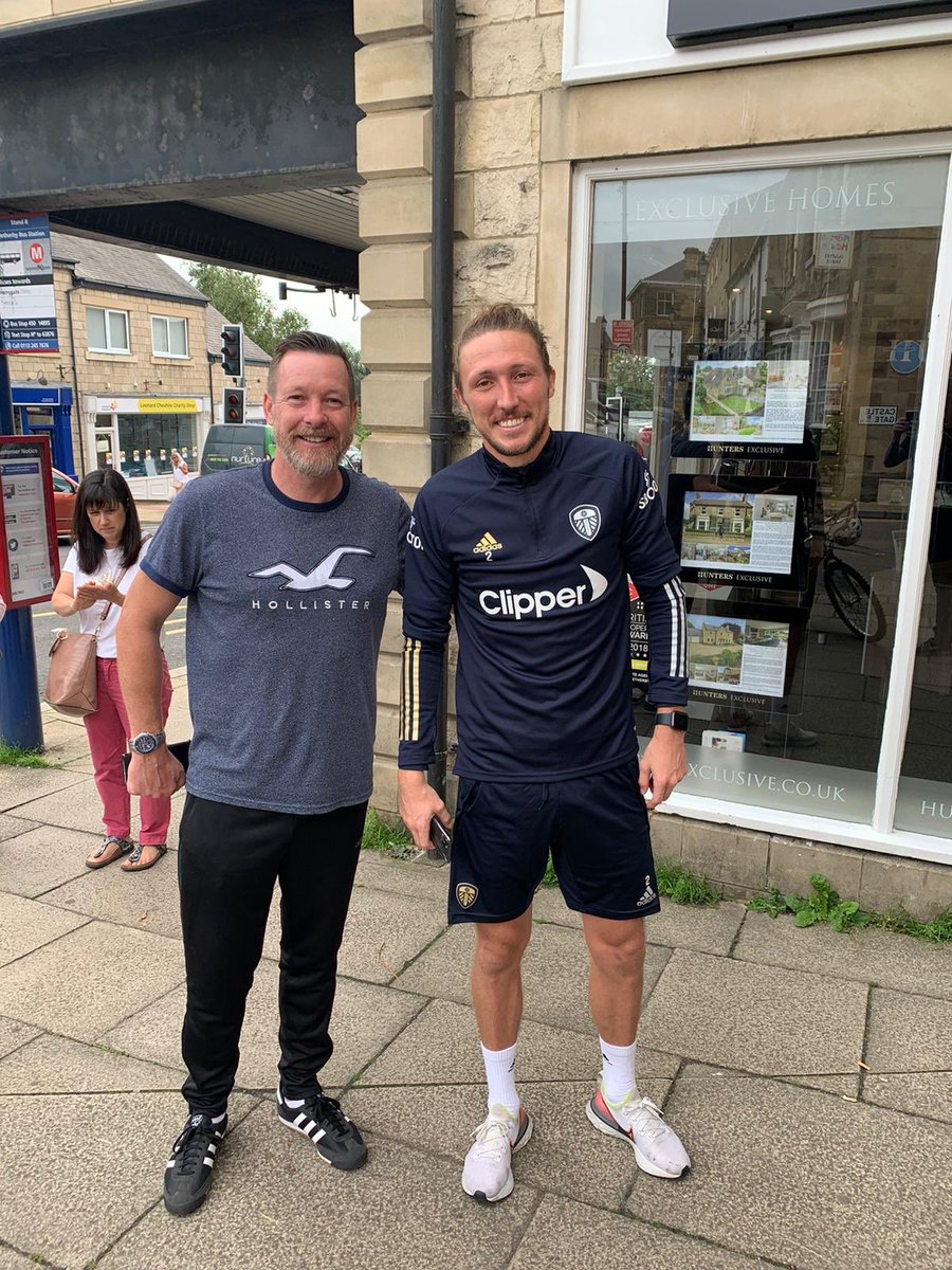 leedsofcourse's tweet image. The boss inside Costa, come outside and bump into this chap!! 😏