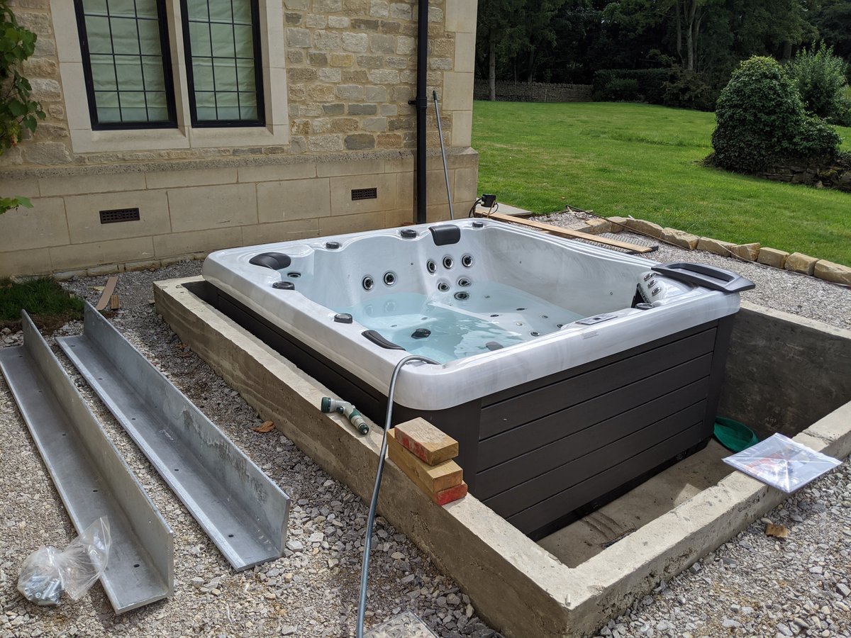 SummitLeisure's tweet image. Hot tub installation and roll deck in the Northamptonshire area.  Hot tub delivered yesterday and once the decked surround is completed the roll deck will be installed. #movingcover #thermalcover #hottub #spa #endlesspool #jacuzzi #sunkenspa 'ingroundhottub #ingroundhottub