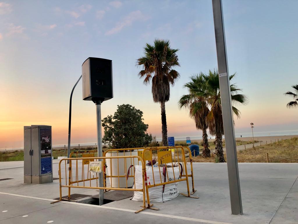 Per a garantir i millorar la seguretat viària a #Castelldefels, estem instal·lant 4 radars fixos a determinades zones del municipi. Amb aquesta iniciativa es pretén controlar i sancionar l'excés de velocitat. #seguretatviària