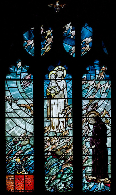 Lastly, back into the church for  #stainedglass by William Nicholson, 1932, dedicated to Frances' husband, John Francis Fortesque Horner, who died in 1927. Not aware that Nicholson did much stained glass - but it's a dramatic window, showing St Francis. Image: David Nicholls