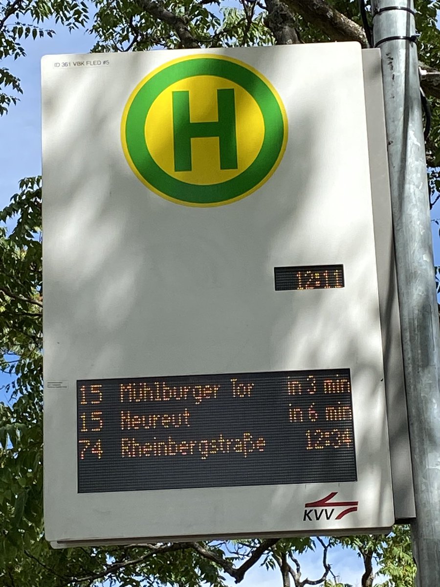 sgfroerer's tweet photo. Nachverkehr Karlsruhe: sehr gut!
Sogar für den Schienenersatzverkehr verlässliche Anzeigen eingerichtet. 
So geht #ÖPNV. 
Da können sich andere (bspw. der #RMV) eine Scheibe abschneiden. #KVV #SEV #VGF https://t.co/9s7BD7Lu1x