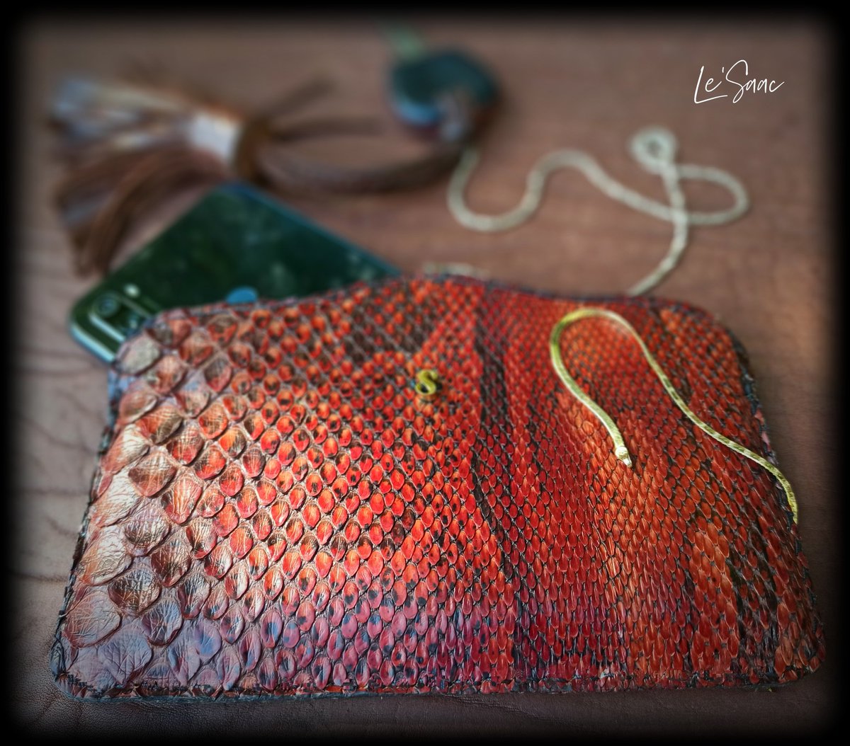 le_saac's tweet photo. Phone Case
Snake
Ⓤⓝⓘⓠⓤⓔ
Snake leather
#leatherproducts #leatherworks #leathercraft #leather #sac #handwork #handworkdesign #handmade #unique #handmadecrafts #design #designerbags @le_saac #phonecase #telephone #telephone #handyphone #snakeskin https://t.co/snJi3dSWrT
