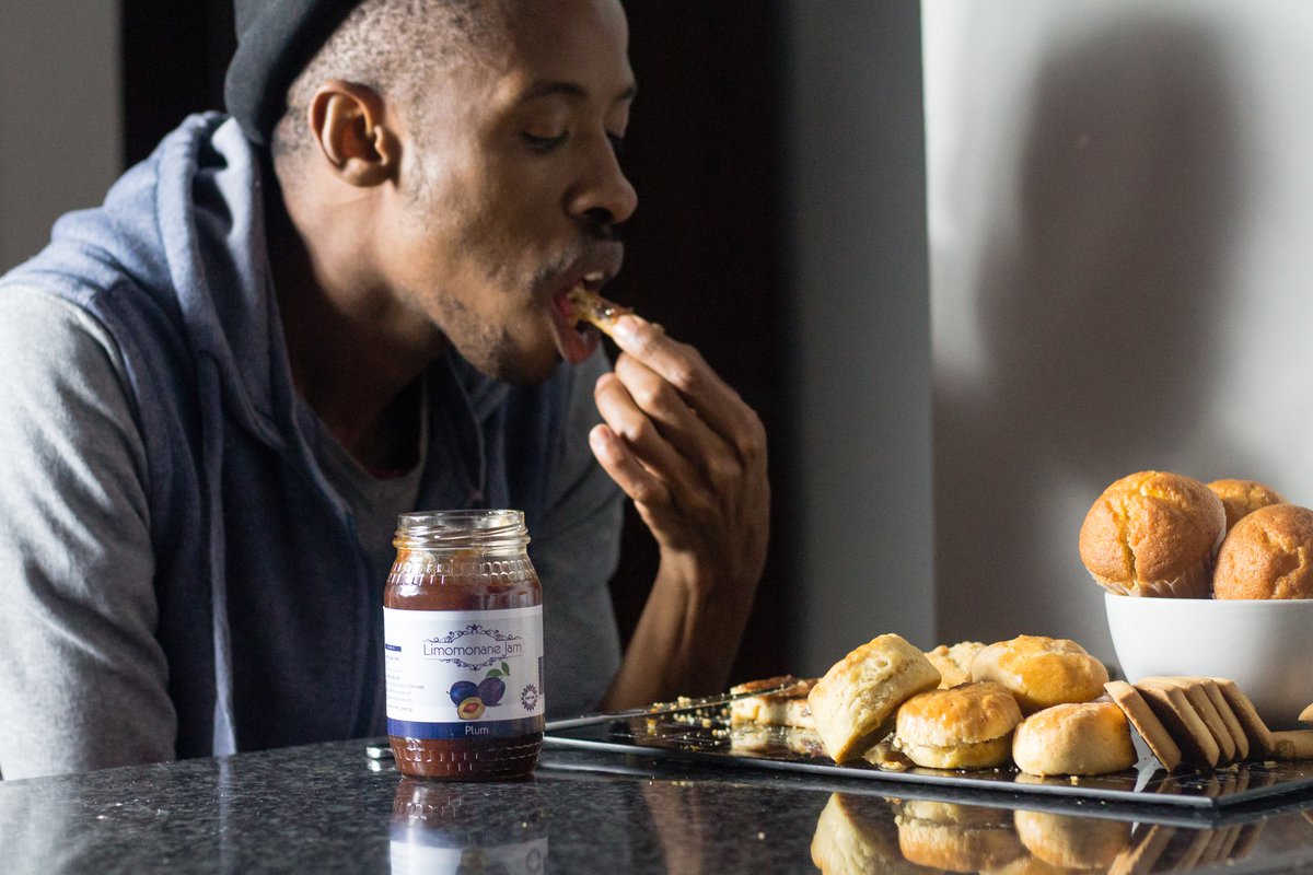 Apparently we need to stay away from friends who hold food parties and don't invite us🤷‍♂️ all we know is, no way <a href="/tkay_nthebe/">Escapes with TKay</a> is finishing all of that alone. #Jamparty anyone?
#Limomonaneles