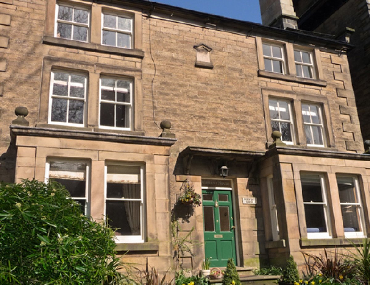 Looking for a large holiday cottage with October availability?

Derwent House, #Matlock #Derbyshire sleeps 12 and is located in a quiet area of Matlock within walking distance of shops & restaurants.

Book now bit.ly/2E6wruL.

#DogsWelcome  #HolidayCottage #GroupGetaway