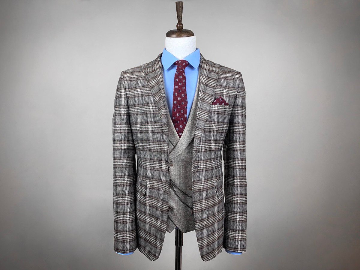 FourFriendsWear's tweet photo. It is totally impossible to be badly-dressed in a suit.
#SUITS #menstyle #highclass #menfashion #classysuit https://t.co/SIVc8aGHOS