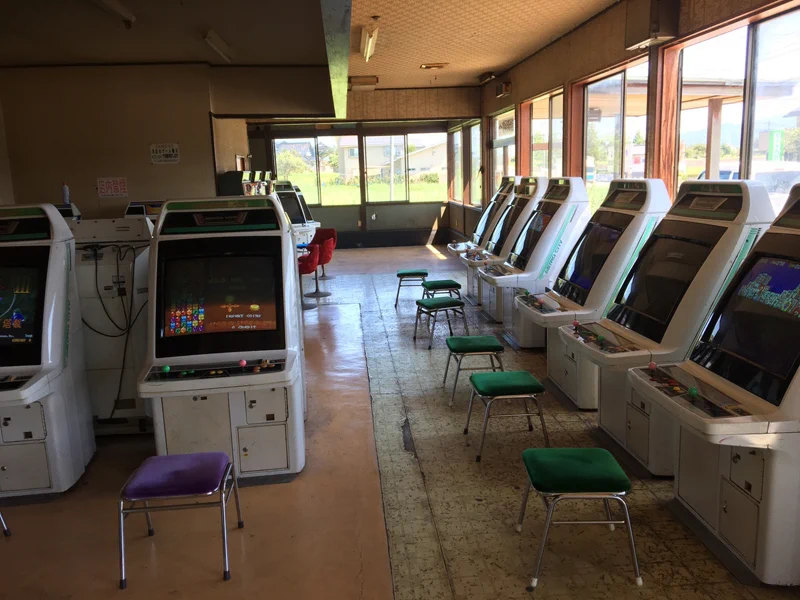 石川県能登地方にある秘境ゲーセン！懐かしの自販機飲食とゲームが楽しめる！