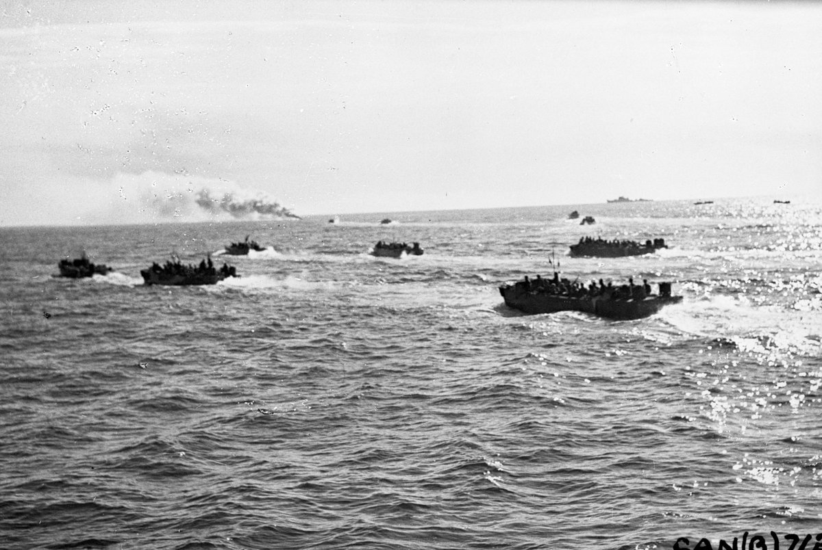 Landing craft en route to Dieppe, 19 August 1942. LAC MIKAN: 3378881.