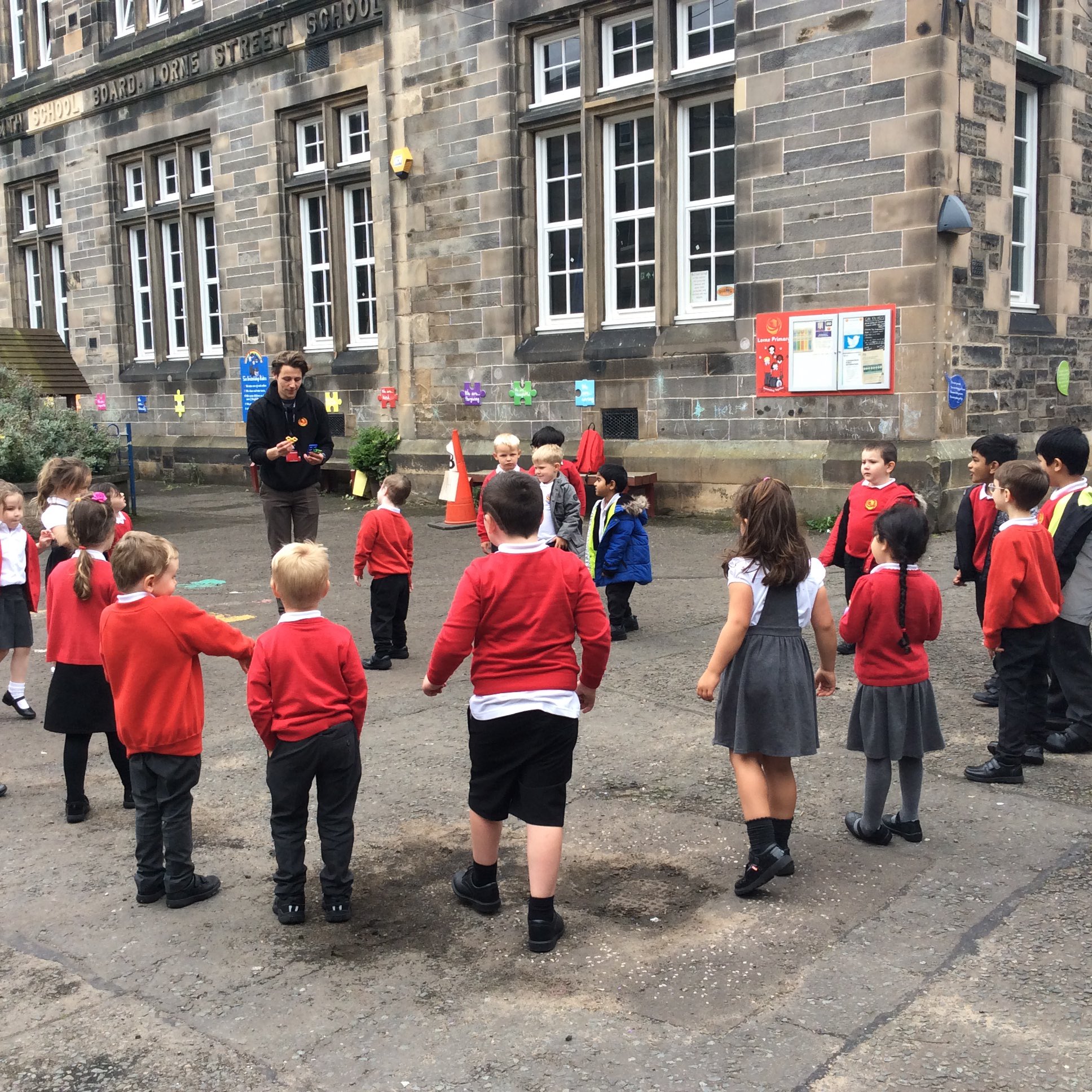 Lorne Primary School on Twitter "We’ve been learning our colours in French in LorneP1! We went