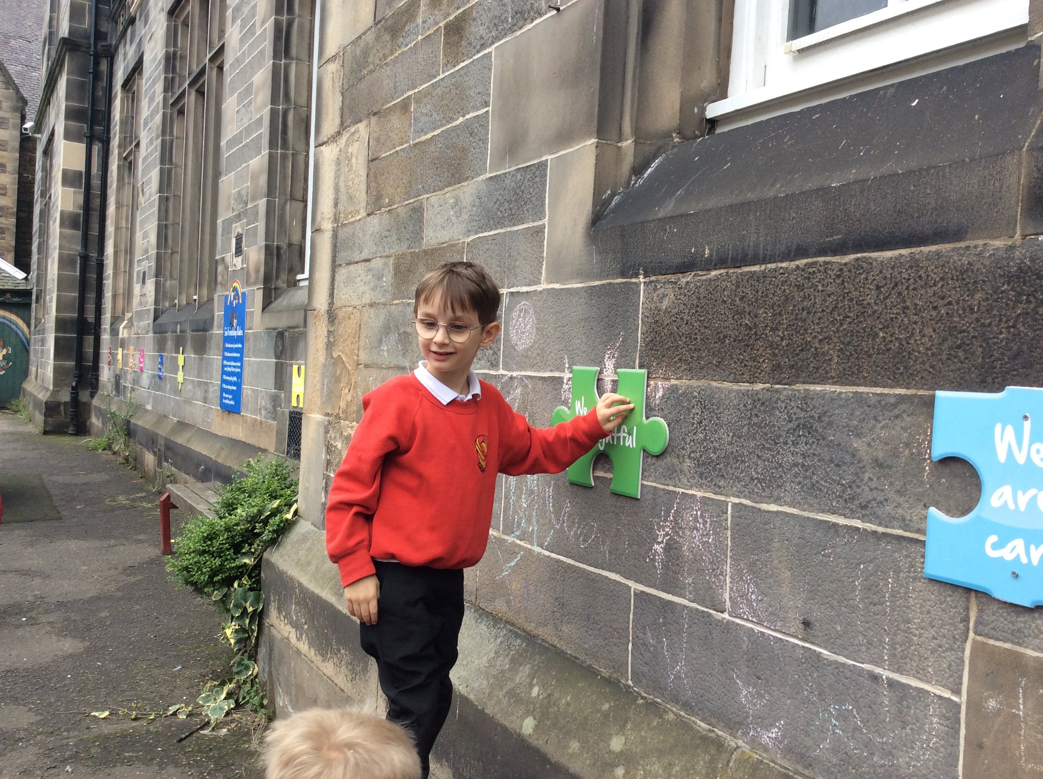 Lorne Primary School on Twitter "We’ve been learning our colours in French in LorneP1! We went