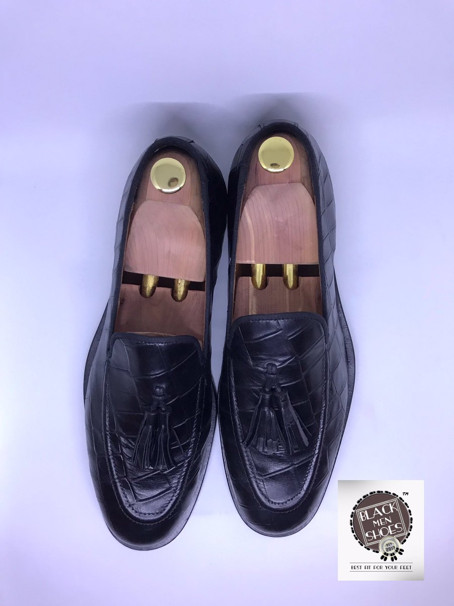 Patterned tasseled Loafers by @blackmenshoes1 

Price -N20,000

Comes in sizes 42-46
Delivery nationwide 🚚 

#BBNaijia #Kiddwaya #Blackmenshoes #lifestyle #VeeDay #ShoesDay #Mensfashion #madeinigeria