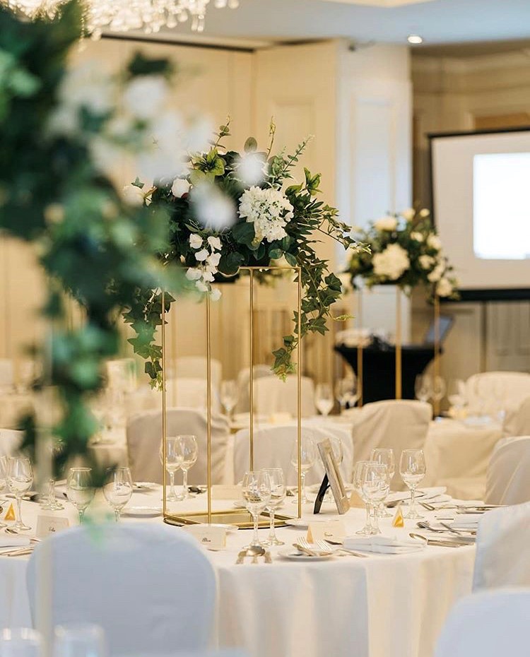 #weddingwednesday at the Park Hotel. 

Our beautifully decorated Deise Suite with statement centrepieces ♥️💍❤️🌺

#irishbride #irishvenue #parkhoteldungarvan #weddingvenue #bride #weddingphotography #weddinginspo #weddingdecor #centrepieces 
📸 <a href="/IRINA/">IRIS</a> Duane Photography