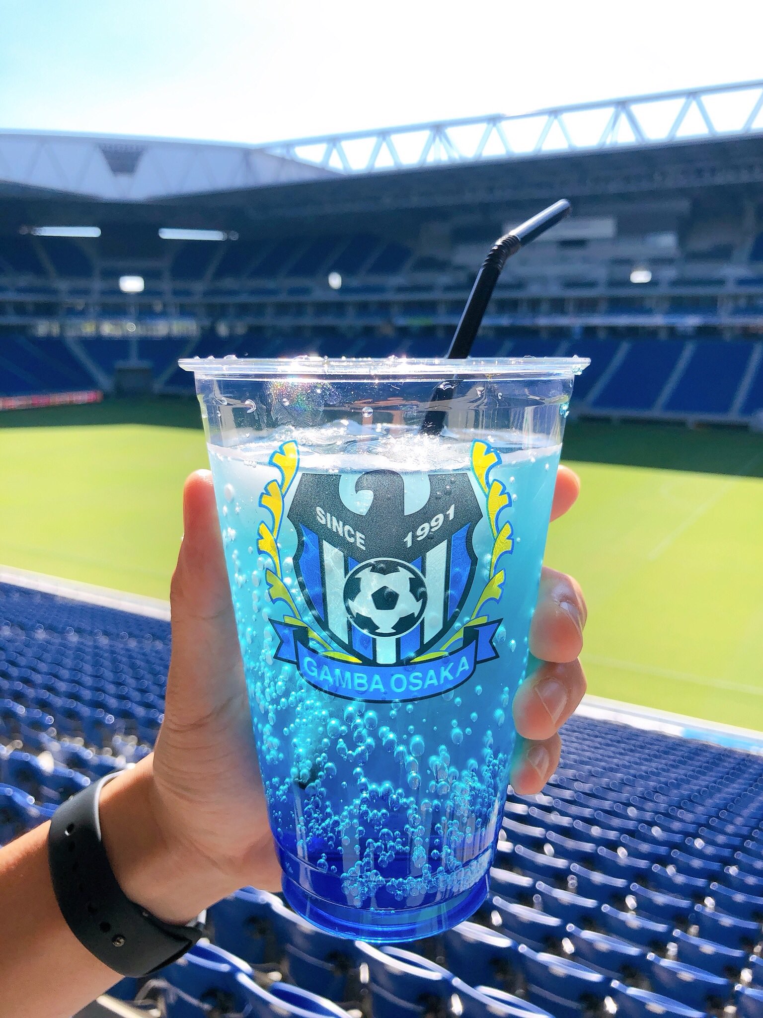 ガンバ大阪オフィシャル V Twitter J1 第11節 浦和戦 美味g情報 スタジアムグルメ 美味g は場内23店舗営業中 今日のオススメはガンバのチームカラー 青 をイメージした爽やかな青い炭酸飲料水 ガンバブルーソーダ パナスタ限定のsns映え
