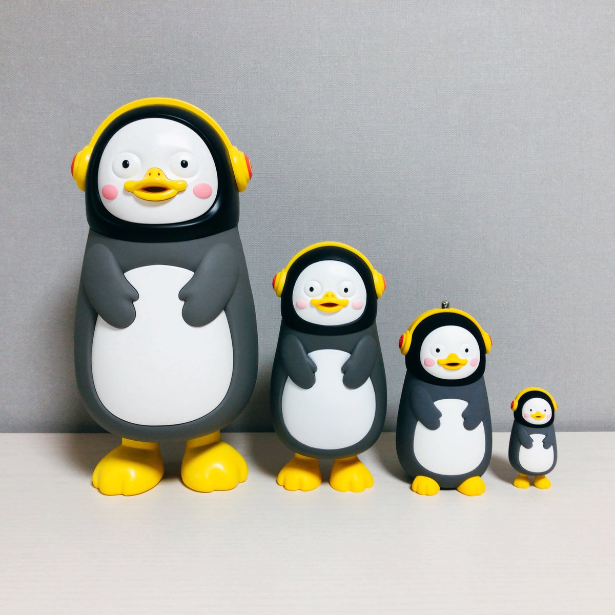 pengkerbell's tweet photo. 펭수네요!⤴이거!⤴🐧 펭토리 키재기, 귀엽뜹니다!⤴💛
#펭수 #기본펭수 #자이언트펭tv #ebs연습생 https://t.co/mvthxFMQNv