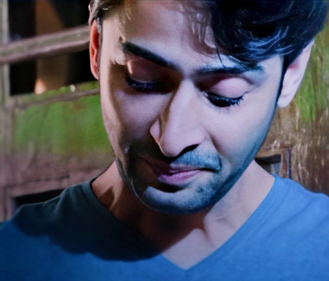  #ShaheerSheikh  #ShaheerAsAbir  #YehRishteyHainPyaarKe do share their thoughts on everything, idk about others but  #MishBir Does.. But what Breaks my heart is that he is totally unaware of what's going to come on his way,it's aches badly how will he handle the situation the dream+