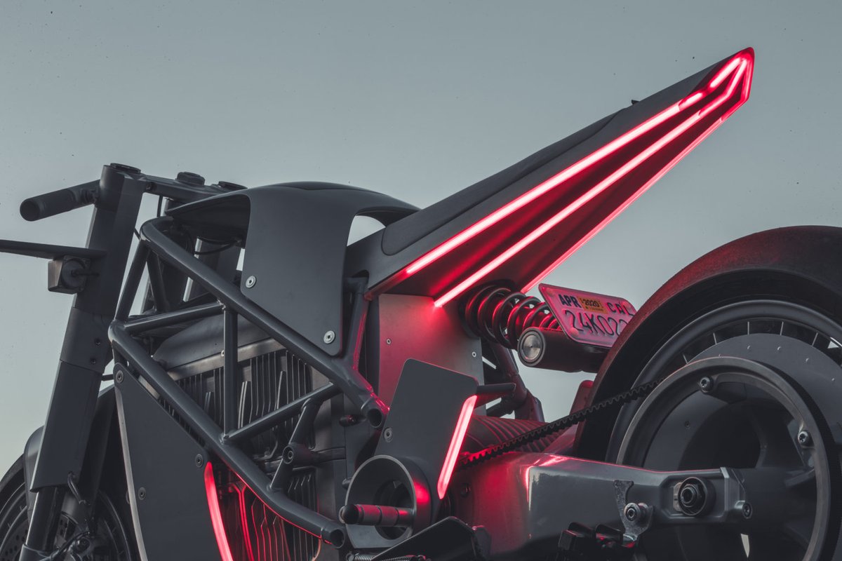 EngElecMotCo's tweet photo. 'Zero XP by Untitled Motorcycles....Recently, Hugo turned his focus to electric motorcycles, partnering with Zero Motorcycles and has created a masterpiece of future-forward design with his Zero XP.'⚡️🏍️ https://t.co/3Epgb1YJmj @TheBullittBlog @untitledm @ZeroMC #ZeroXP #custom https://t.co/U75S4E1Jdp