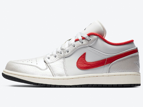 OUTNUMBER_TOKYO's tweet photo. DA4668-001 AIR JORDAN 1 LOW PRM METALLIC SILVER UNIVERSITY RED エアジョーダン ロー 販売中！
https://t.co/vtb4bRlC8o

#airjordan1 #airmax95 #airforce1 #dunksb #airjordan https://t.co/lJTyrgjaFv
