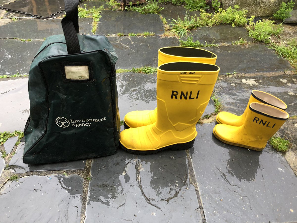 Just wondering what pair of wellies I will be wearing come high tide? 🌊

#RespectheWater #FloodAware
#BeBeachSafe

PS: the smaller ones are the Junior wave watchers.