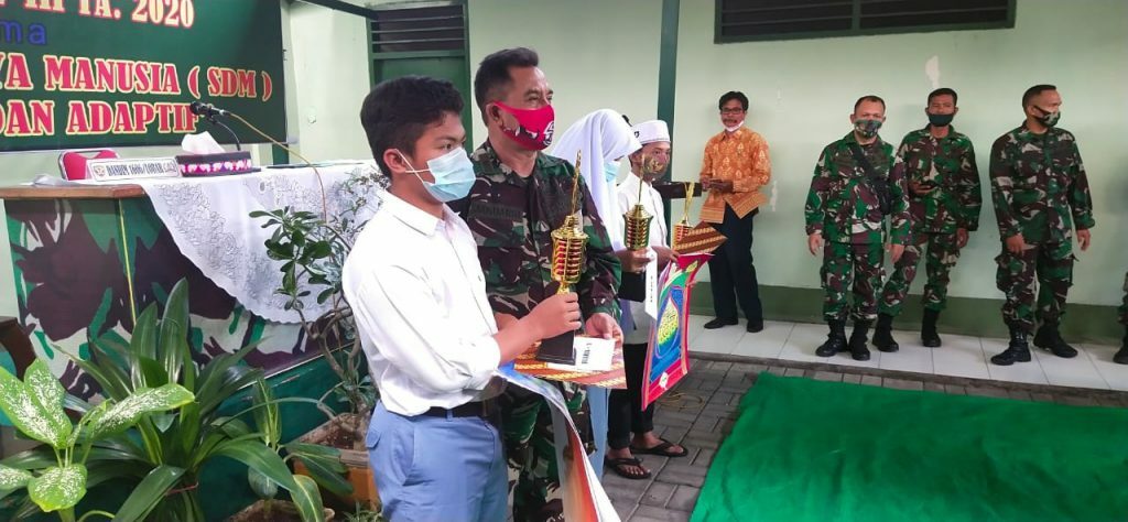 KomunitasSasak's tweet photo. Gelar Komsos Kreatif, Dandim 1606/Lombok Barat: Sportivitas Sangat Diperlukan https://t.co/c5IIyEm50j https://t.co/NMvuH9eDM5