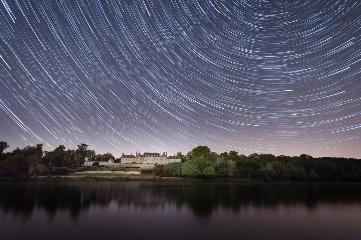 MyLoireValley's tweet photo. Circumpolaire sur les bords de Loire, au château de Ménars, entre Blois et Mer 🌌

📸 Merci Rrrrremi Photography 

#ValdeLoire #LoiretCher #Menars #Circumpolaire #tourisme #tourismefrance #myloirevalley #vacances #summer #photooftheday https://t.co/qrhWPU4OKm
