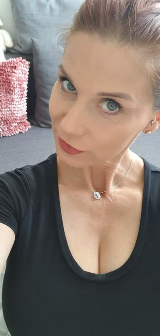 Guten Morgen meine Zuckerhasen, ich hoffe Ihr habt gut geschlafen?! Wie hei&szlig; 🔥 wirds heute bei Euch?<a href="/tag/bikiniseason"class="tags"><span>#bikiniseason</span></a><a href="/tag/kiss"class="tags"><span>#kiss</span></a><a href="/tag/bigboobs"class="tags"><span>#bigboobs</span></a><a href="/tag/bettieballhaus"class="tags"><span>#bettieballhaus</span></a>
