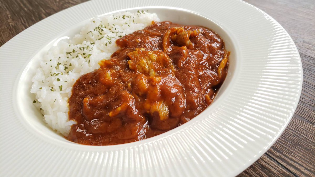 リュウジ 料理のおにいさんバズレシピ 包丁いらずで5分で出来る 野菜ジュースと肉だけで作る 水を一滴も使わない超絶品カレー レンジで無水野菜ジュースカレー 耐熱容器にキリン野菜無添加150cc 豚バラ70g 刻んだカレールー1片 バター5g 砂糖小1