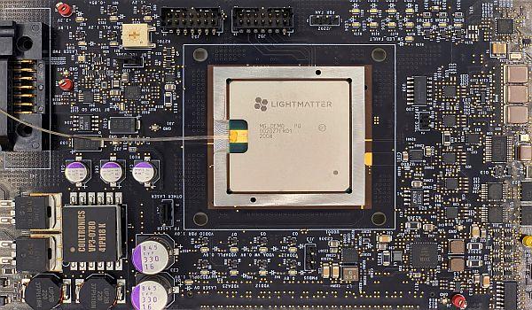 eeNewsEurope's tweet image. Optical processor speeds compute for next-gen AI  @LightmatterCo #AIProcessor #ArtificialIntelligence #Optoelectronics #DigitalSignalProcessing #PowerManagement tinyurl.com/y3y65hwg