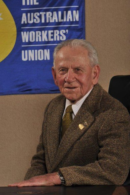 billshortenvcuc's tweet photo. Rest in peace, Jim Doyle. 

Former shearer, true blue stalwart of the AWU and good mate. 

Glad to spend your 100th with you, but so sorry to see you pass. You will be dearly missed, but your legacy lives on. https://t.co/7M6fwqVZkS