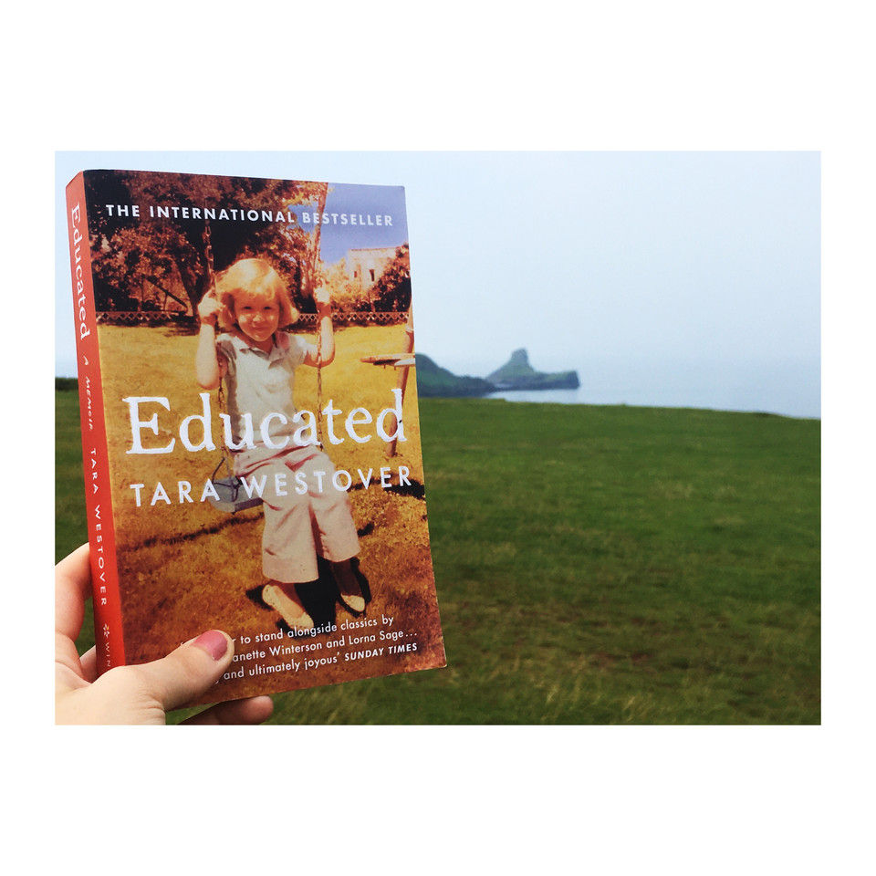 cerisavageedits's tweet photo. A bit of Welsh headland reading #readingspots #amreading https://t.co/OCNLwq8fzm
