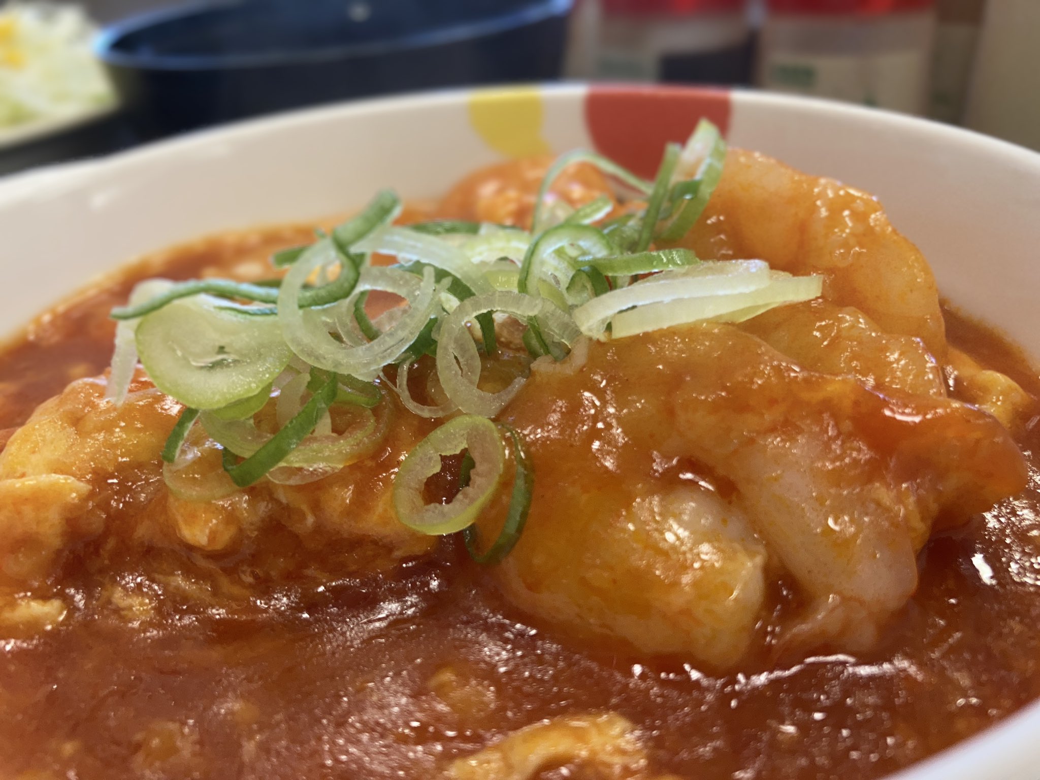 公式 松屋 松屋に エビチリ があったぁ 昨日から実はテスト販売してました プリっプリのエビ 控え目に言ってサイコーで す 早く皆さんに食べて頂きたいです テスト店舗のお近くの方 是非お試し下さい テスト店舗は T Co