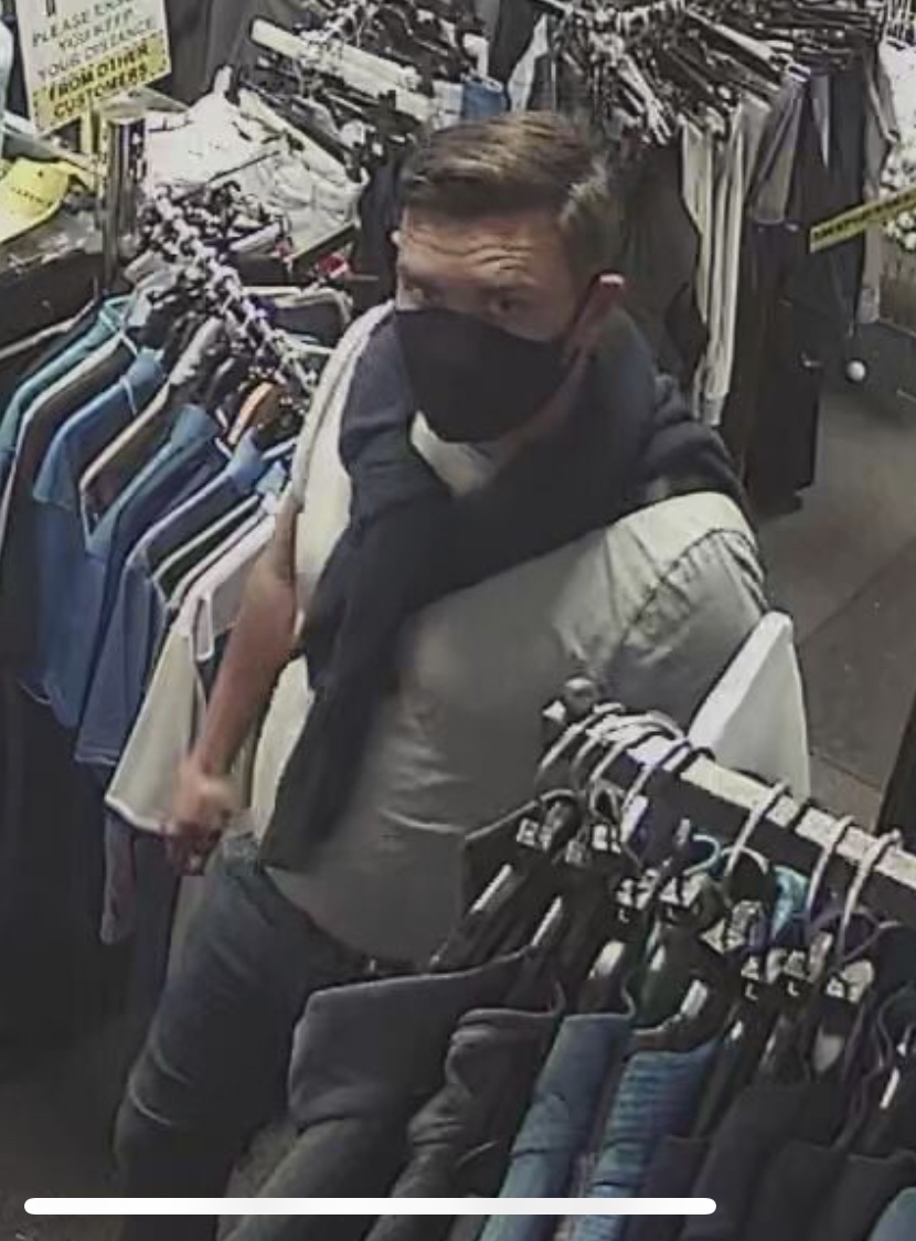 midlandsgolfuk's tweet image. This low life tried to steal some driver heads from one of our stores. Luckily we're always alert, the staff managed to scare him off. We know that he has stolen at least 3 heads from one other golf shop, and is likely working with someone else. We want him caught. Please share